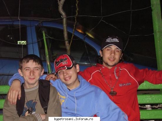 Vretzi Sa Ne Cunoastetzi <-- Click - o poza cu noi...Vali , Razvan si eu (ala in - Noi ;)